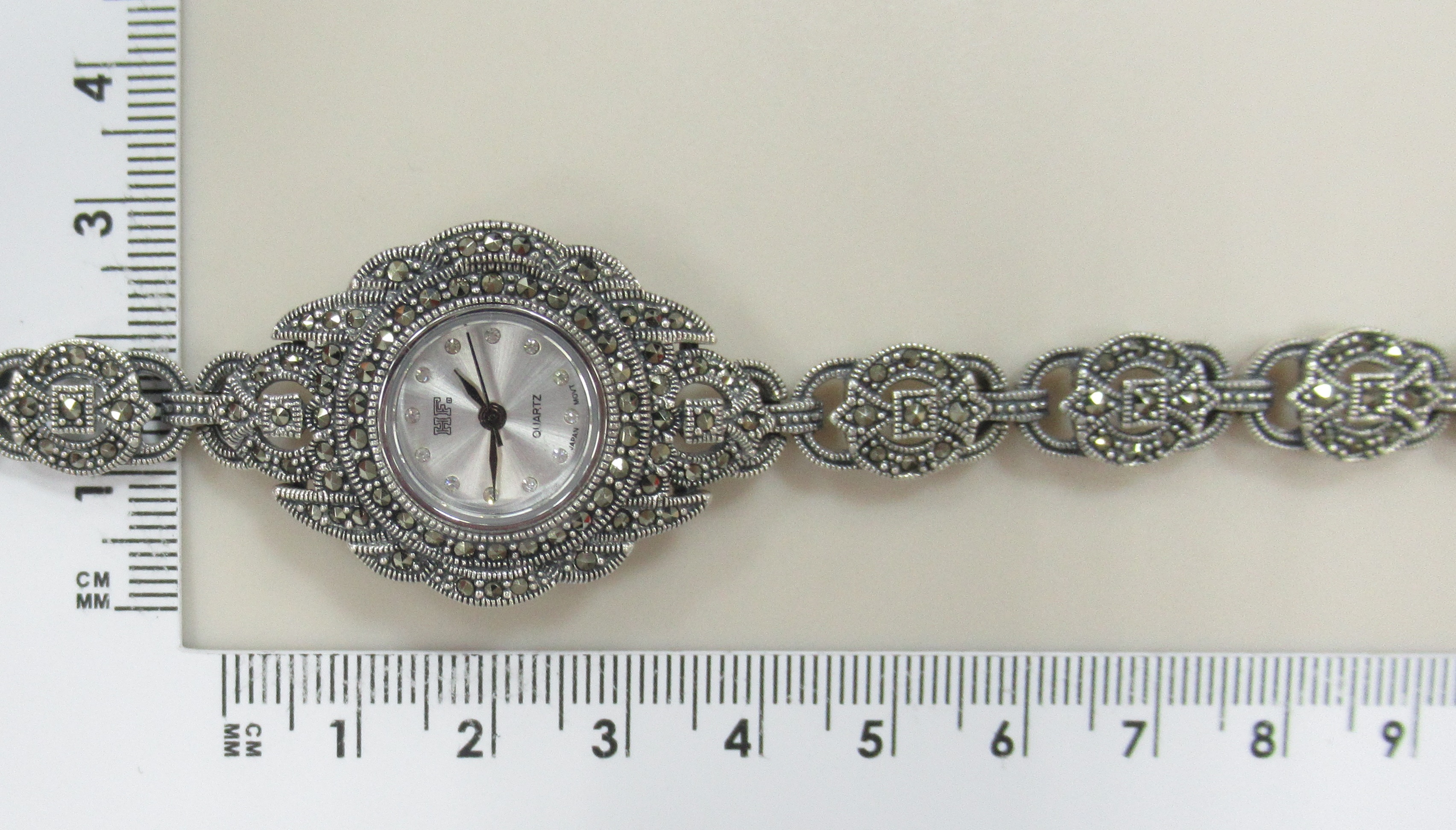 Серебряные часы с марказитами